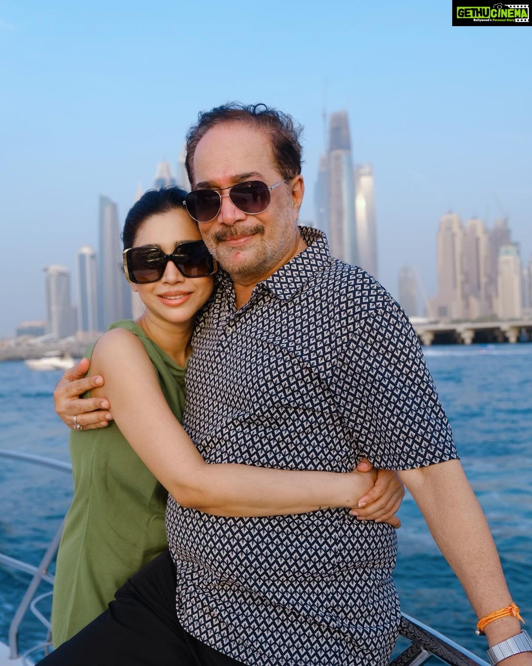 Aarthi - 95.2K Likes - Where there is family, there is love 🩵💚
And when there is family, there is time for self-love 💚😜🩵
.
.
.
.
.
P.S: My ocean phobia sister refused to leave her spot to click pictures @anushavijaykumar
#familia #familyvacay #dubai2023 #yachtlife #makingmemories #aaravravi #ayaanravi @krishnamurthyvijaykumar @sujataavijaykumar