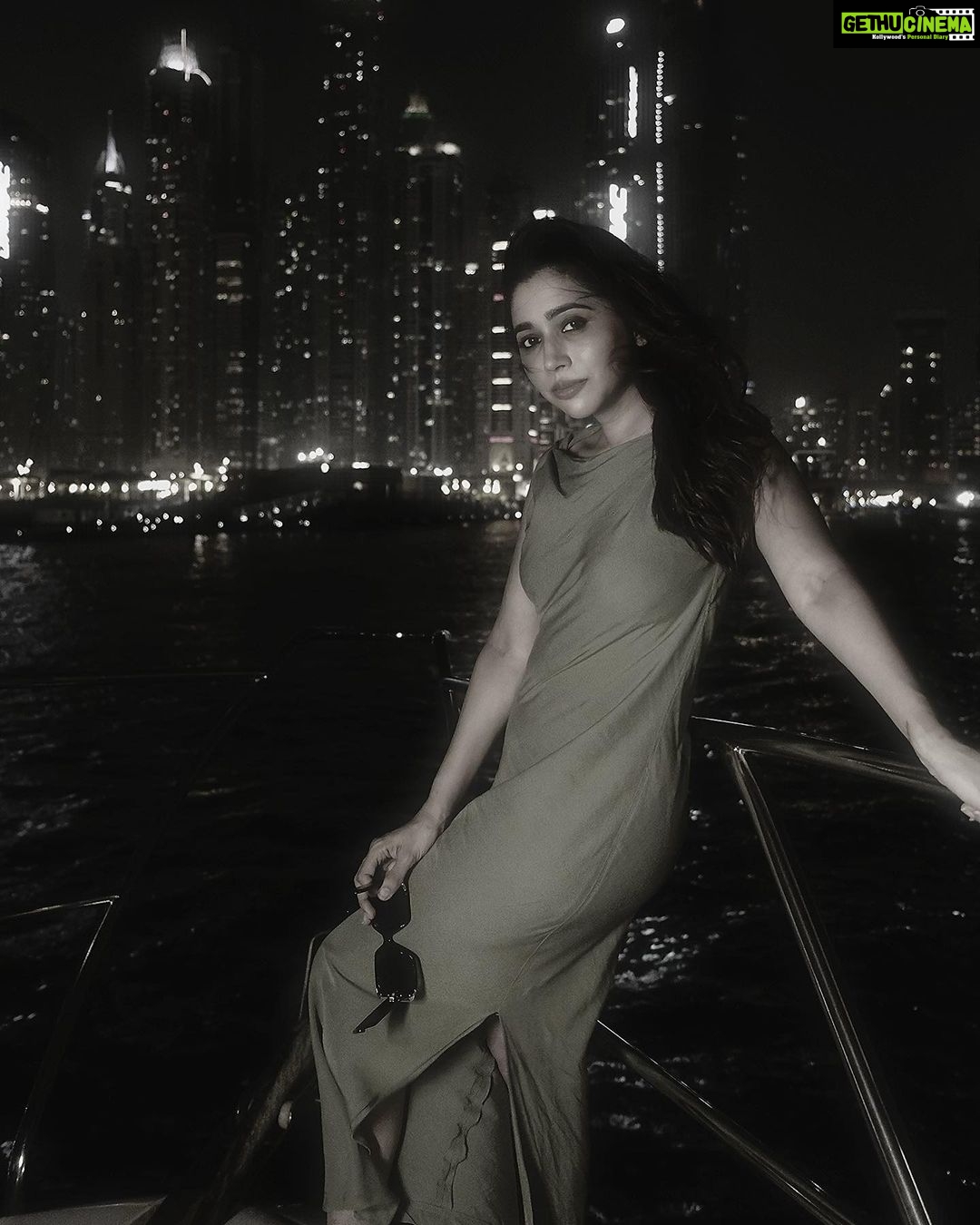 Aarthi - 95.2K Likes - Where there is family, there is love 🩵💚
And when there is family, there is time for self-love 💚😜🩵
.
.
.
.
.
P.S: My ocean phobia sister refused to leave her spot to click pictures @anushavijaykumar
#familia #familyvacay #dubai2023 #yachtlife #makingmemories #aaravravi #ayaanravi @krishnamurthyvijaykumar @sujataavijaykumar