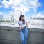 Aarthi Instagram - 💙🤍🩵 Live. Love. London. 💙🤍🩵 #londondiaries #wanderlust #summerof2023 #vacayreadyalways #mommymodeon