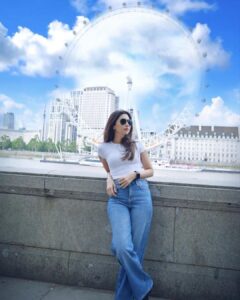 Aarthi Instagram - 💙🤍🩵 Live. Love. London. 💙🤍🩵

#londondiaries #wanderlust #summerof2023 #vacayreadyalways #mommymodeon