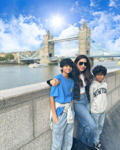 Aarthi Instagram - Done Done.. but never get enough of you London 🇬🇧♥️💙🤍 

Pic 4 is my favourite and a recurrent mood everytime I pick up the phone to tell their dad he’s being missed 🎈

#summerof23 #mammaandherboys #vacaymodeon✔️ #londondiaries #aaravravi #ayaanravi #summeronmymind