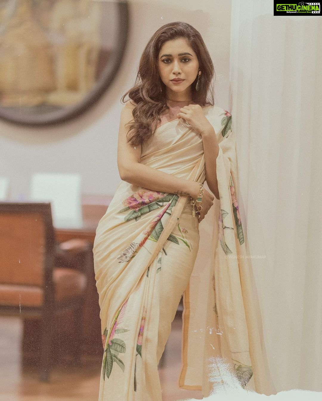 Aarthi - 98.9K Likes - Truth be told, I’m just a vintage soul 🩷
