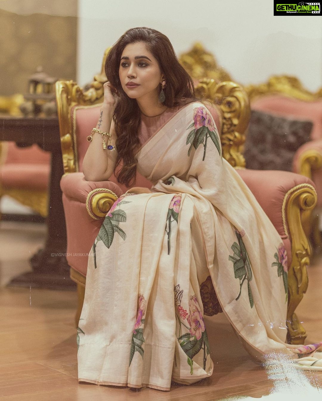 Aarthi - 98.9K Likes - Truth be told, I’m just a vintage soul 🩷