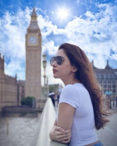 Aarthi Instagram - 💙🤍🩵 Live. Love. London. 💙🤍🩵

#londondiaries #wanderlust #summerof2023 #vacayreadyalways #mommymodeon