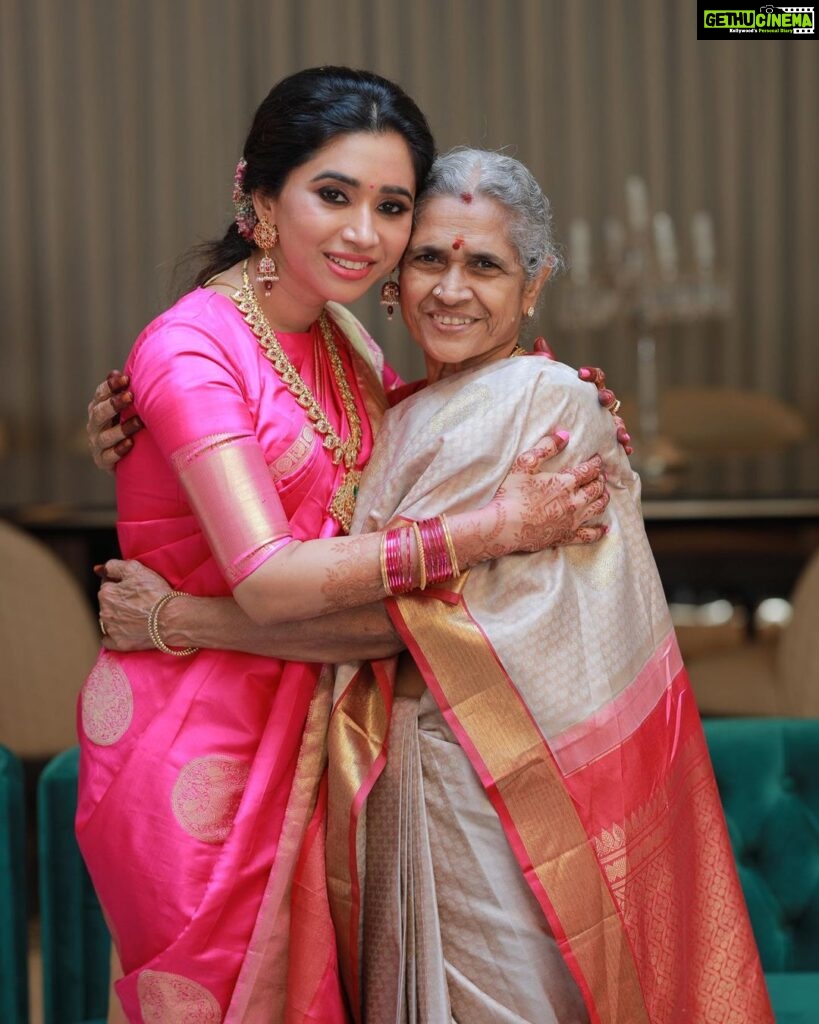 Aarthi Instagram - These two women, one who god blessed me to be my mother and the other who chose to be my mother. Thank you Ma for giving me the best things in life: your love, your care and your incredible cooking 🤍 @sujataavijaykumar Thank you Amma for me giving me the best thing in your life 🤍 #varalakshmimohan