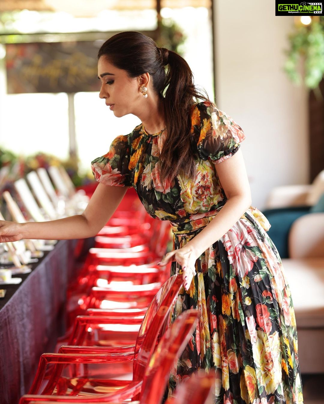 Aarthi Instagram - It takes a village to maketh a perfect noon β¨ β€οΈ π€ π π§‘ π π¨ @confettiplanners π @shradha_lulla_gourmet_desserts @tajcoromandel π§π»ββοΈ @omaaroninsta π₯ @kiransaphotography π @dolcegabbana π @tedbaker π @dior π @prakatwork ππ»ββοΈ @phiphi_shimray #ittakesavillage #teamworkmakesthedreamwork #givingduecredit #birthdaycelebrations #instagood #aartiravi