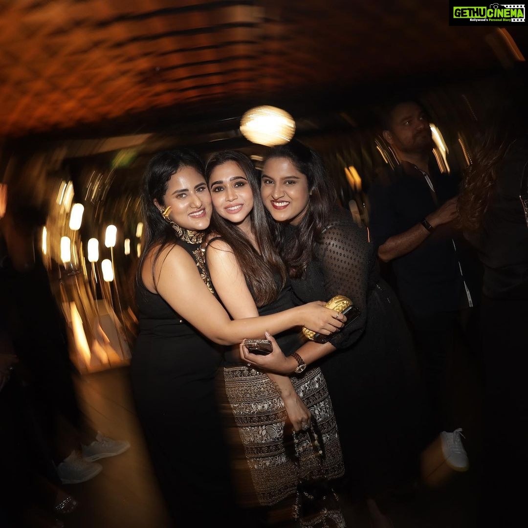 Aarthi - 91.5K Likes - Heart fulla gratitude ✨ Also it’s still birthday month because Aries said so 🙃🤍
.
.
.
.
📸 @kiransaphotography