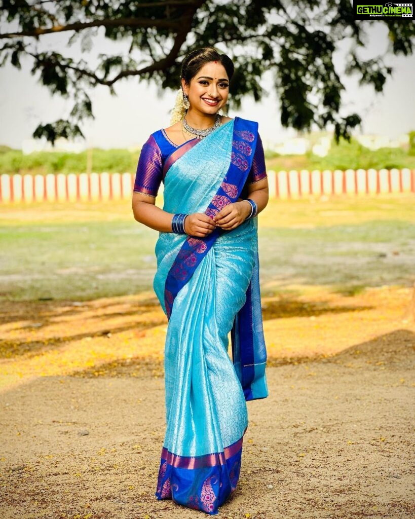 Aashika Padukone Instagram - Gorgeous and empowered 💙 Saree: @ss_fashions_2728