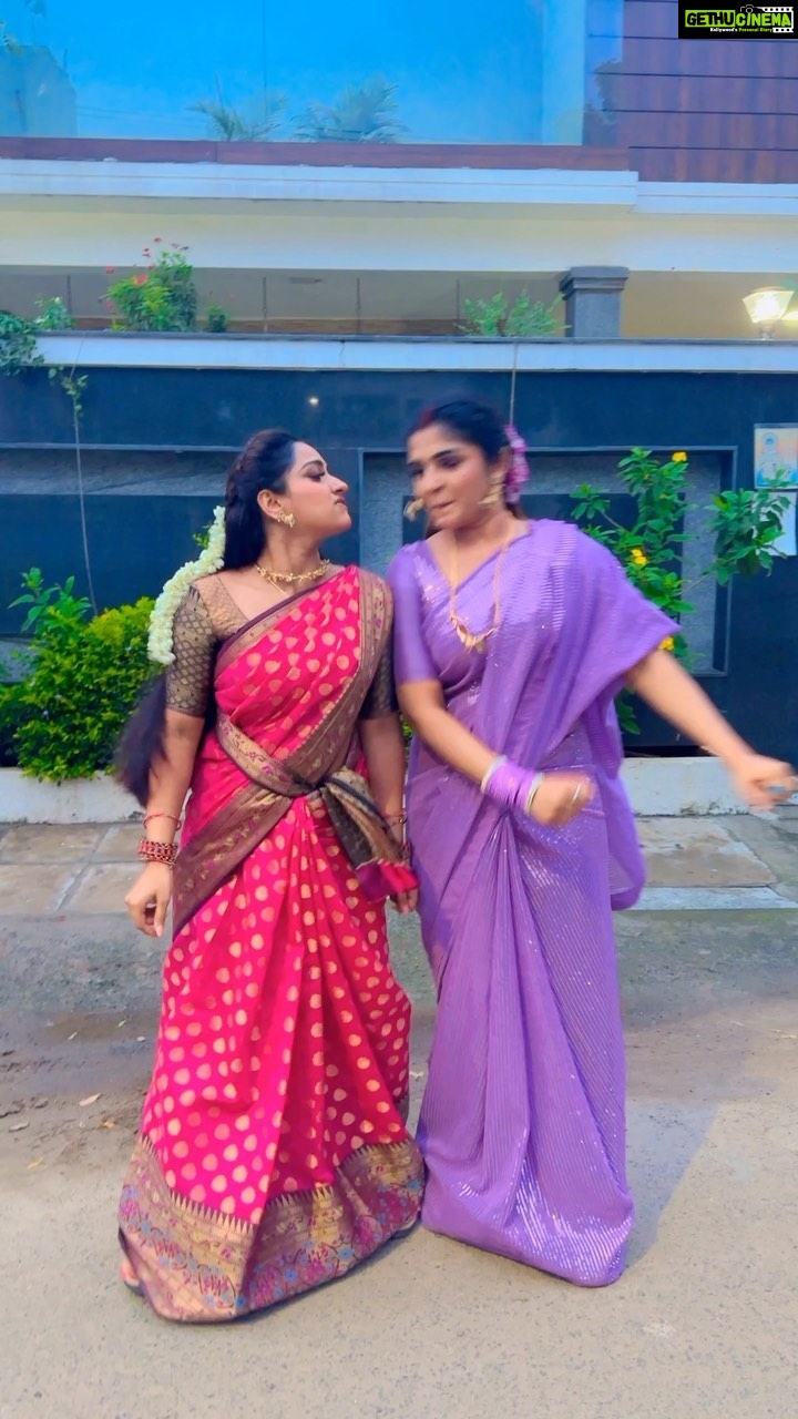 Aashika Padukone Instagram - Shoot gap la oru step podlamee @saira._.821 #talapathyvijay #leo #tamil #tollywood #dance #teenmaar
