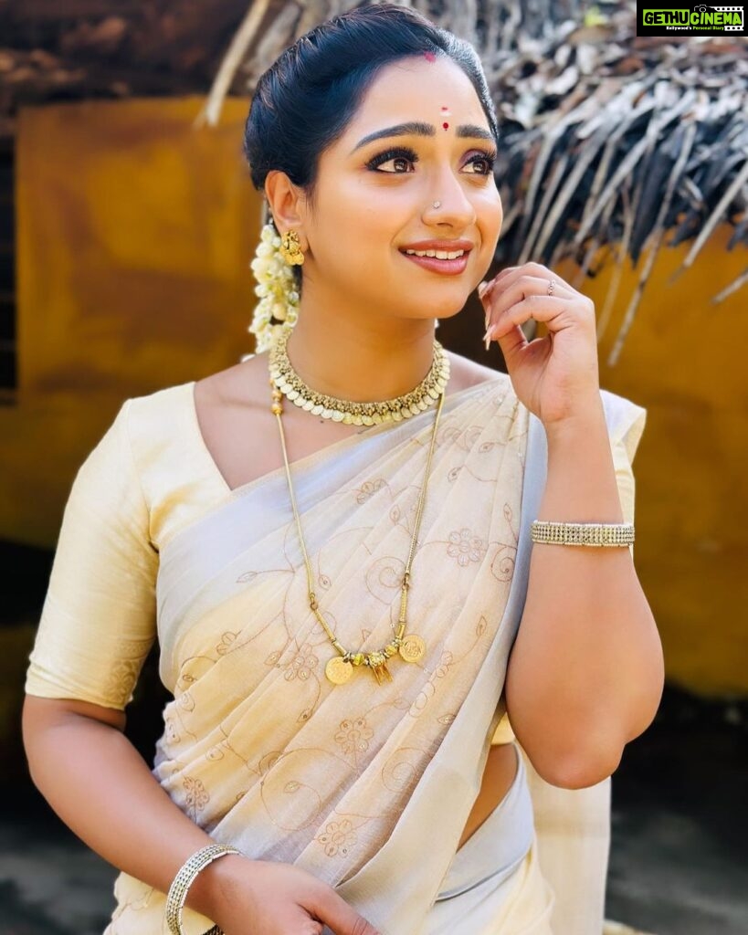 Aashika Padukone Instagram - "Exquisite elegance crafted in every detail." Jewellery: @sankge #shootmode #chennai #maari #zeetamil #zee5tamil #saree Chennai, India