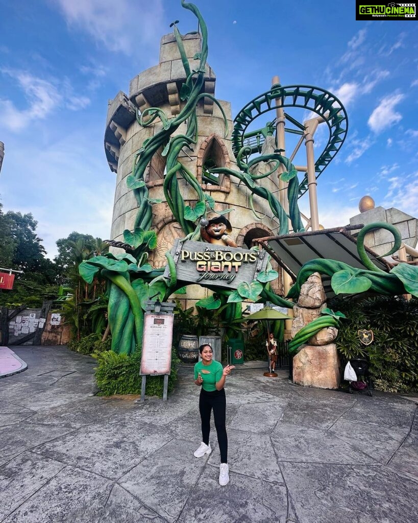 Aashika Padukone Instagram - Thrills, chills, and unforgettable memories at Universal Studios! 🎢🎥 #UniversalStudios #UnforgettableMoments #singapore #traveldiaries #travel2023 #singaporelife #universalsingapore #sentosa #travelgram #wanderlust