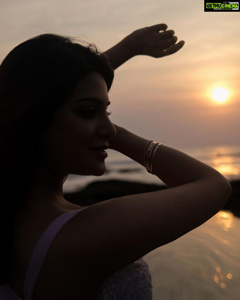 Aathmika Instagram - Errmm… okay, so who painted the sky ? #Sunsets 📸 @pranav.foto