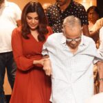 Aathmika Instagram - Happiness is seeing your Thatha’s face beaming in pride!!! He is easily 90+ and effortlessly climbed stairs to watch his granddaughter film. For a man who doesn’t get impressed easily finally appreciated for a part I have done in the film “ kannai nambhathey “ and he gave his feedback on the skills I should develop on how to be successful, I happily obliged. Precious are these moments that I will treasure forever ❤️ Thank you @arunprasath_photography for capturing these wonderful moments 😇
