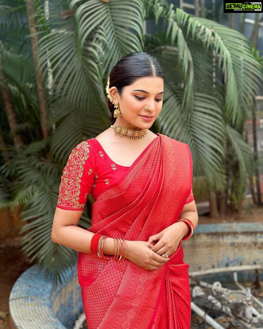 Aathmika Instagram - Wishing all the அழகான ராட்ஷசிஸ் a very happy women’s day!!! We have already come a long way… still, We got this!!! We will get through this!!! To all the women who are being the torch bearer for breaking stereotypes thank you for inspiring us in many ways so we could carry forward the light you have shredded to break the next stereotype🙏🏽 #womensday #undefined Styled by @ranjeethasundhar