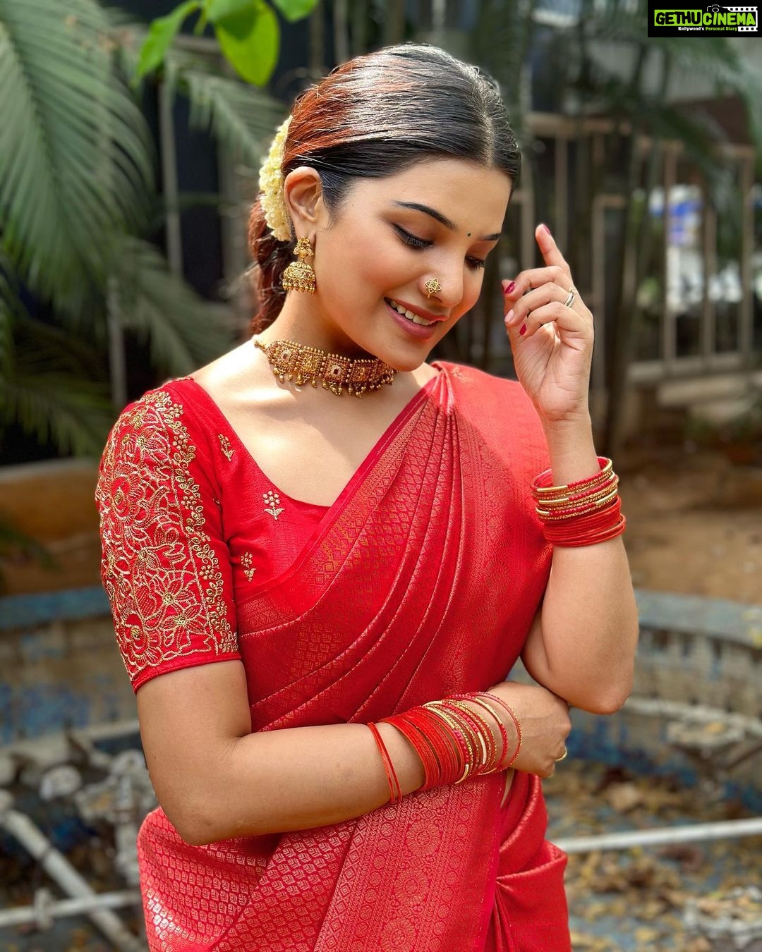Aathmika Instagram - Wishing all the அழகான ராட்ஷசிஸ் a very happy women’s day!!! We have already come a long way… still, We got this!!! We will get through this!!! To all the women who are being the torch bearer for breaking stereotypes thank you for inspiring us in many ways so we could carry forward the light you have shredded to break the next stereotype🙏🏽 #womensday #undefined Styled by @ranjeethasundhar