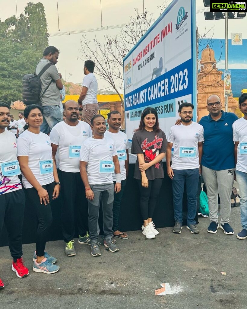 Aathmika Instagram - What a wonderful way to kick start your Sunday. Glad to be part of #cancerawarenessrun organised by @adyarcancerinstitute mainly highlighting on #sarcoma ( a type of cancer which affects bones and soft tissues ) which is on the rise… The power of awareness helps us to detect it and cure at the earliest.. #Raceagainstcancer 🙌🏽