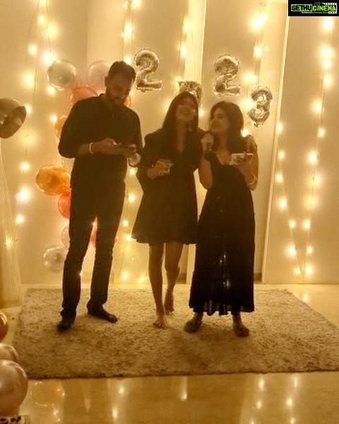 Aathmika Instagram - The best place to be is with your loved ones… Welcoming 2023 with all smiles and best ones around. Wishing you all a very happy #NewYear lovelies ❣️ swipe right 4 more fam craziness 🥳 #aathmihearts