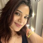 Aathmika Instagram - The best place to be is with your loved ones… Welcoming 2023 with all smiles and best ones around. Wishing you all a very happy #NewYear lovelies ❣️ swipe right 4 more fam craziness 🥳 #aathmihearts