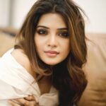 Aathmika Instagram - To the most wonderful time of the year…. Merry Christmas to you & yours 🤍❣️🎄💫