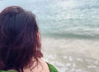 Aathmika Instagram - Lost in paradise 🏝 🌊 💫 #sunset