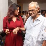 Aathmika Instagram - Happiness is seeing your Thatha’s face beaming in pride!!! He is easily 90+ and effortlessly climbed stairs to watch his granddaughter film. For a man who doesn’t get impressed easily finally appreciated for a part I have done in the film “ kannai nambhathey “ and he gave his feedback on the skills I should develop on how to be successful, I happily obliged. Precious are these moments that I will treasure forever ❤️ Thank you @arunprasath_photography for capturing these wonderful moments 😇