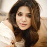 Aathmika Instagram - To the most wonderful time of the year…. Merry Christmas to you & yours 🤍❣️🎄💫