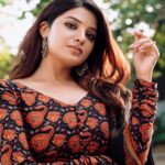 Aathmika Instagram – To be honest I typed a whole lovely caption, took almost an hour to finish it. Was so excited, right before posting I clicked some random link which popped out of nowhere and now the whole writeup vanished. Almost கண் கலங்கிய moment but who cares since it is mercury retrograde my Instagram astrology pages suggested to shut the ****** and calm down the nerves to such triggers. Posting the pics of a lovely evening while putting kadala with kadala Anna. 

Pheww!!! It’s good to be this honest once in a while and now awaiting your valuable feedback for the post as well this caption!!! 

#aathmihearts 💕

📸 @johan_sathyadas
