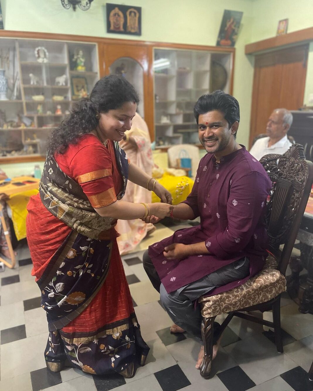Abijeet Duddala Instagram - Raksha Bandhan 🙂 May the bonds between brothers and sisters only strengthen with time.. God Bless. #happy #rakhi #rakshabandhan #sisters #family