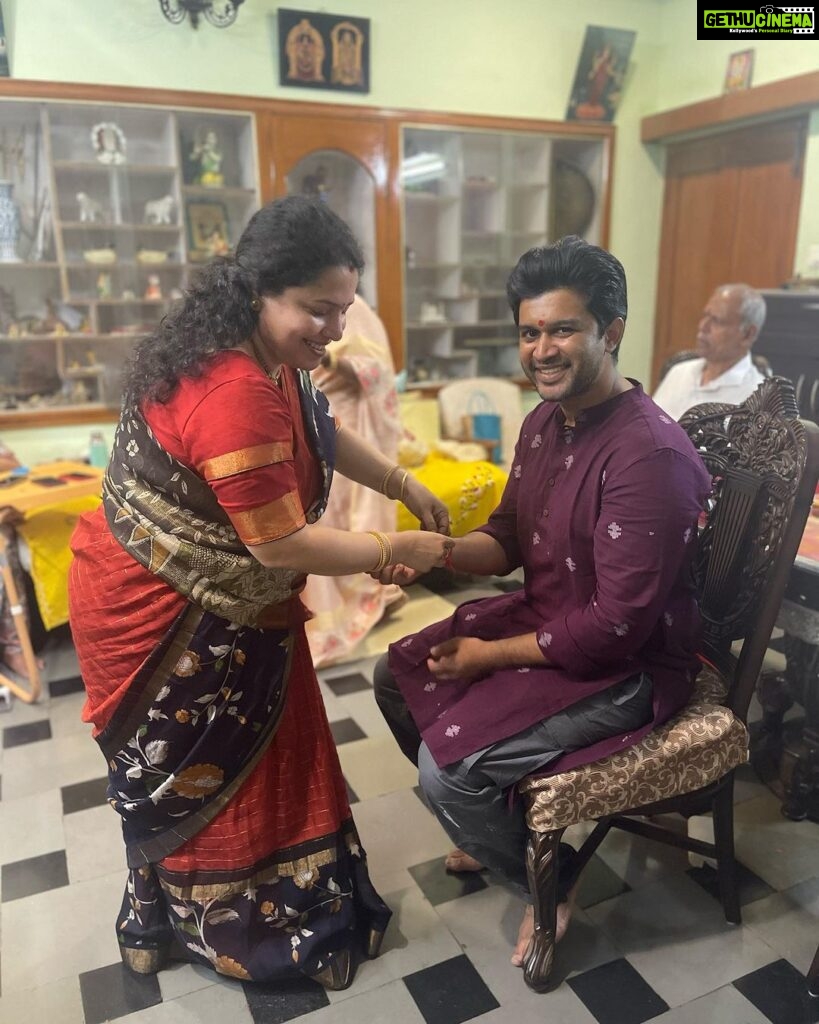 Abijeet Duddala Instagram - Raksha Bandhan 🙂 May the bonds between brothers and sisters only strengthen with time.. God Bless. #happy #rakhi #rakshabandhan #sisters #family