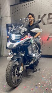 Abijeet Duddala Instagram - Gelände-Strasse, WILLKOMMEN! 🔥 #bmw #gsa #1250adventure #beemer #motorcycle #imback