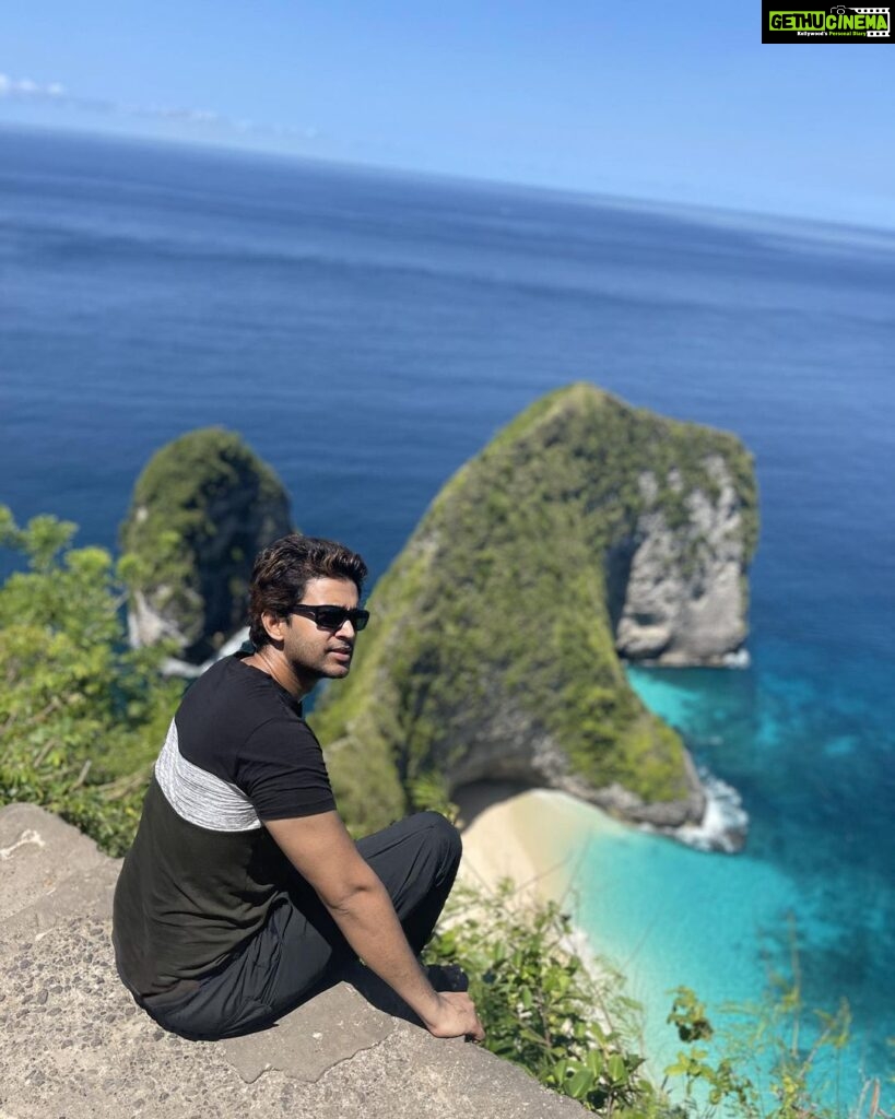 Abijeet Duddala Instagram - Acrophobia. What's that? #thetourist #bali #traveldiaries #latergram #islandlife Nusa Penida Island
