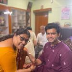 Abijeet Duddala Instagram – Raksha Bandhan 🙂 May the bonds between brothers and sisters only strengthen with time.. God Bless. 

#happy #rakhi #rakshabandhan #sisters #family