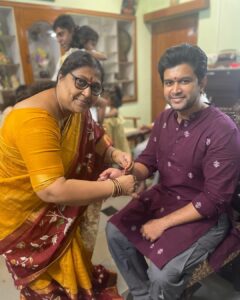 Abijeet Duddala Instagram - Raksha Bandhan 🙂 May the bonds between brothers and sisters only strengthen with time.. God Bless. 

#happy #rakhi #rakshabandhan #sisters #family