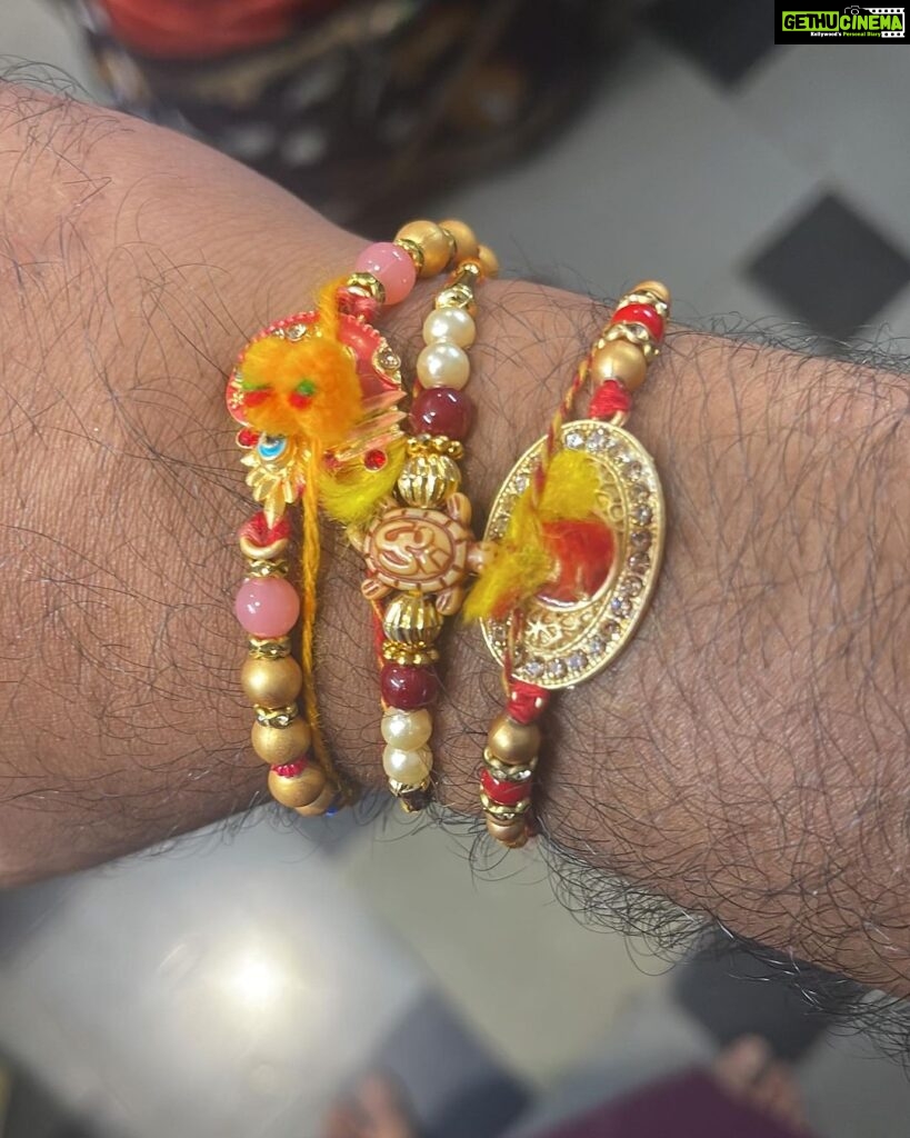 Abijeet Duddala Instagram - Raksha Bandhan 🙂 May the bonds between brothers and sisters only strengthen with time.. God Bless. #happy #rakhi #rakshabandhan #sisters #family