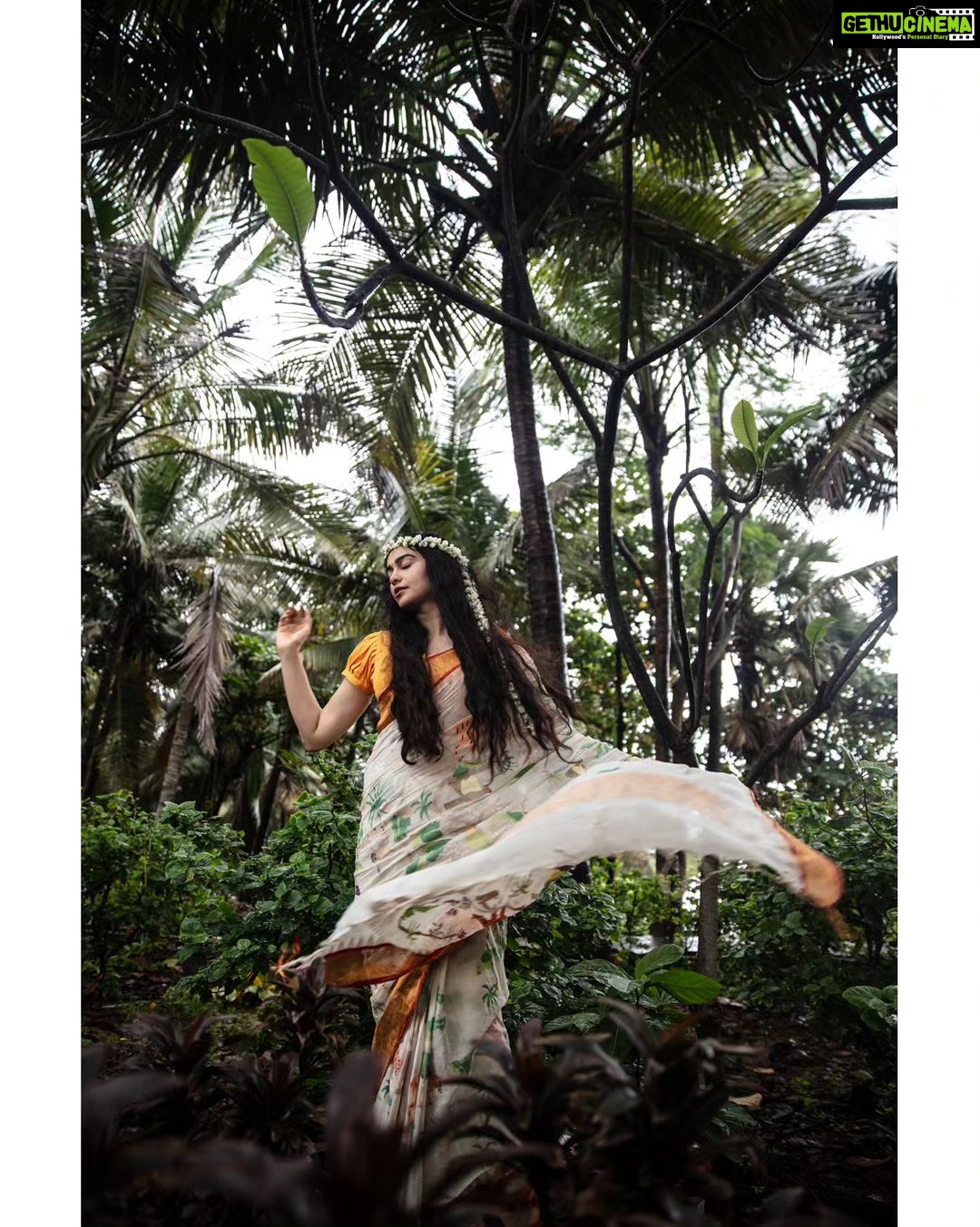 Adah Sharma Instagram - This year I'm happy I'm in a position to be able to use my voice for handlooms ❤️ I'm fortunate to be closely associated with the handloom industry ❤️ Personally also, I always try to use sustainable fabrics in daily life. Photographer @pankaj_anand_photographer Styled by @stylebyami Wearing @madhurya_creations Hair @snehal_uk My @prajaktideshmukh ❤️ The saree is a beautiful khadi jamdani called “enchanted forest” Handwoven in the quaint villages near Vishakapatnam