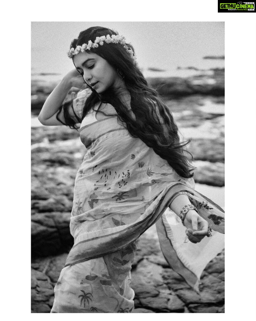 Adah Sharma Instagram - This year I'm happy I'm in a position to be able to use my voice for handlooms ❤️ I'm fortunate to be closely associated with the handloom industry ❤️ Personally also, I always try to use sustainable fabrics in daily life. Photographer @pankaj_anand_photographer Styled by @stylebyami Wearing @madhurya_creations Hair @snehal_uk My @prajaktideshmukh ❤️ The saree is a beautiful khadi jamdani called “enchanted forest” Handwoven in the quaint villages near Vishakapatnam