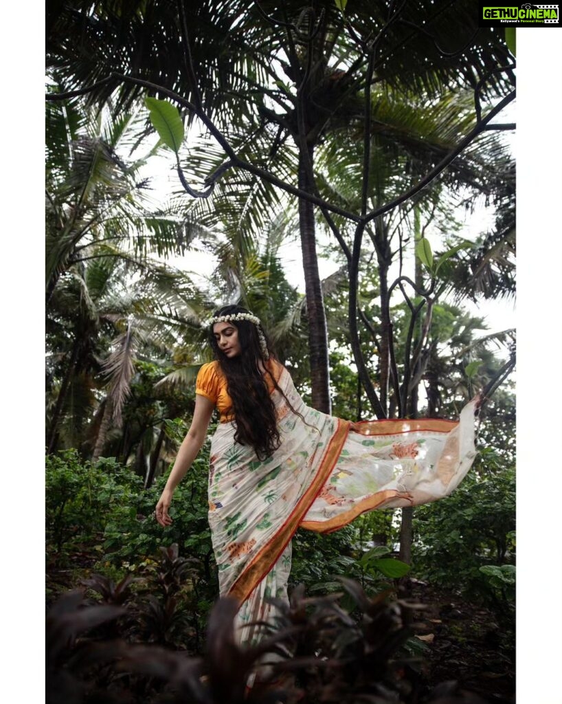 Adah Sharma Instagram - This year I'm happy I'm in a position to be able to use my voice for handlooms ❤️ I'm fortunate to be closely associated with the handloom industry ❤️ Personally also, I always try to use sustainable fabrics in daily life. Photographer @pankaj_anand_photographer Styled by @stylebyami Wearing @madhurya_creations Hair @snehal_uk My @prajaktideshmukh ❤️ The saree is a beautiful khadi jamdani called “enchanted forest” Handwoven in the quaint villages near Vishakapatnam