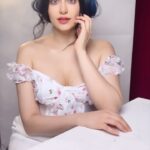 Adah Sharma Instagram - The Devil in Disguise is this months Cover Girl on @cineblitzofficial magazine 😇🧚‍♀️👻🖤🫀❤️‍🔥BTS of the cover shoot P.S. this is my Judwa behen who wears makeup and has coloured hair 🤡