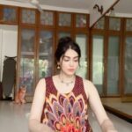 Adah Sharma Instagram - Guess the song 🐒 and how many dosas I ate for lunch today annnnnddd how many handstand pushups I did… if you get 4 out of three answers right you will win a private helicopter (emoji) from #starKidRadahSharma @adah_ki_radha #100YearsOfAdahSharma #adahsharma #piano #succession