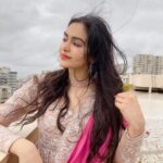 Adah Sharma Instagram - Gone with the wind …. Before we won awards we did pictures on the terrace in the morning (there was so much wind the sleeves flew away by the time I reached the award event 😅) 💁@snehal_uk 💃@juhi.ali @neeta_lulla @houseofneetalulla @kushalsfashionjewellery 💨 💨 💨 P.S. didn't want to ruin my heels in the rain toh nagey pair did pics . But you know what happened to the heels anyway 👀 #100YearsOfAdahSharma #adahsharma