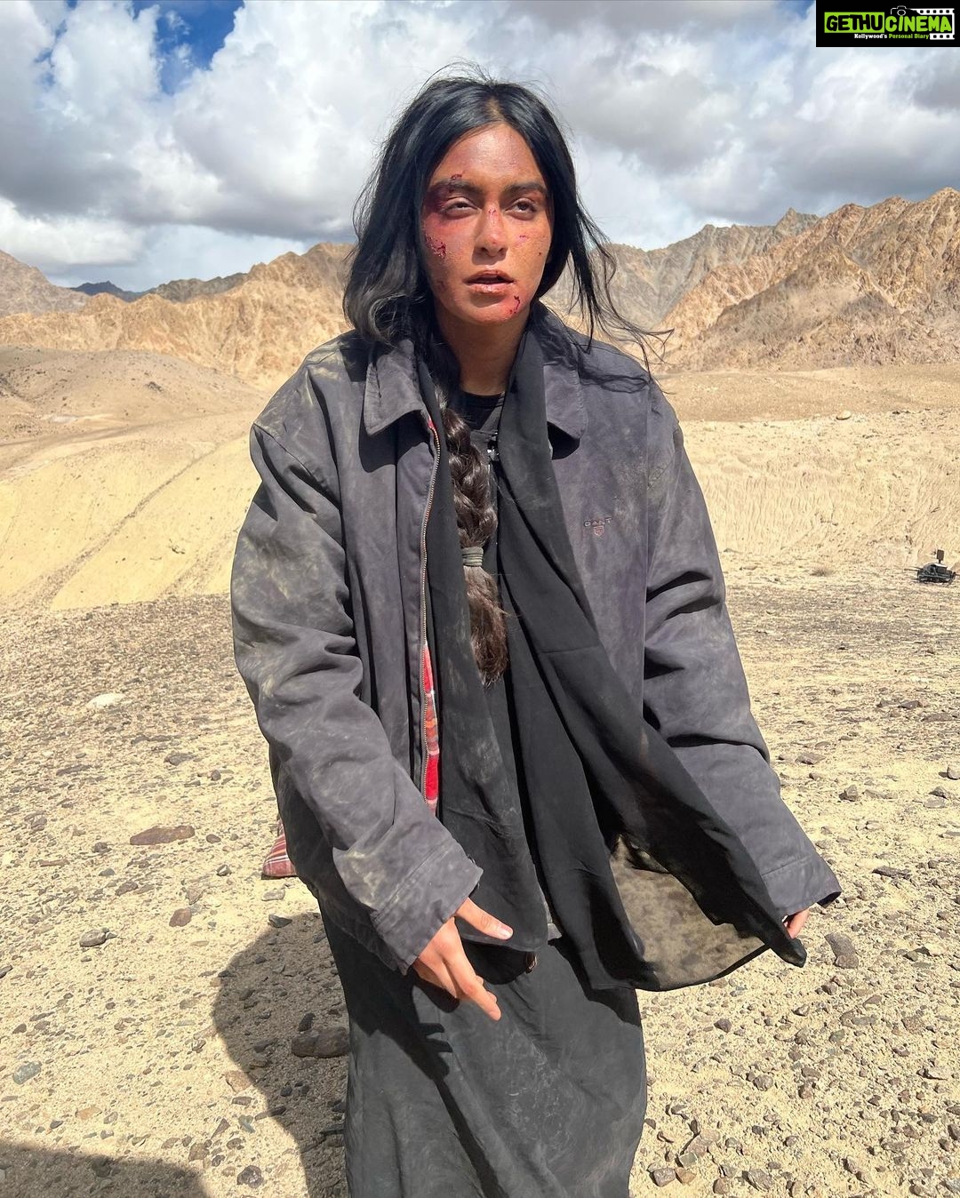 Adah Sharma Instagram - Sunkissed ,After and Before from #TheKeralaStory Secret to chapped cracked lips like these … dehydrate for 40 hours in minus 16 degrees 🙃 #sunkissedmakeup #adahsharma @makeupbyshyam P.S. the mattress was kept to practice the fall… but we didn’t use it #bruisedknees and chila hua elbows but ufff all so worth it ❤️❤️the last pic is a handful of coconut oil in the hair, safety pins and tight plaits 🤓