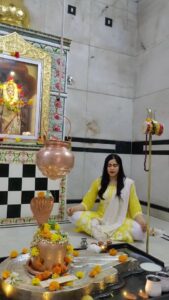 Adah Sharma Instagram - The secret of my energy. The energy that allows me to accept bouquets and face bans 🙃❤️🙏 Thank you all of you for making me yours ❤️ . . . . . . . #shivtandav #shivtandavstrotam #adahsharma