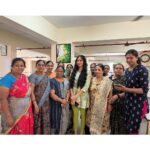 Adah Sharma Instagram - पुणेकर तुमच्या सर्वांना खूप प्रेम आणि धन्यवाद ❤️ Pics in order of posting 1.Our lovely commando girls 2.The awesome ladies who made our yummm lunch 3. @lucknow_i_chikan who sent me very pretty Kurtis !! 4. Billi who allowed me to give a free massage (contact Adah Sharma massage services…special discount for cats and crows for the month of may) 5. The famous Chidli idli 🙃😂❤️ 6. Selfies with all of you ❤️ 7. Cool cops 😎 8. Thank u for the varan ladies ! I had 5 cups 😁😁 Maharshi Karve Stree Shikshan Samstha_Official