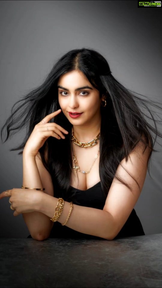 Adah Sharma Instagram - What's the colour of the mirror ? 🥲🐑 . . #100YearsOfAdahSharma #adahsharma