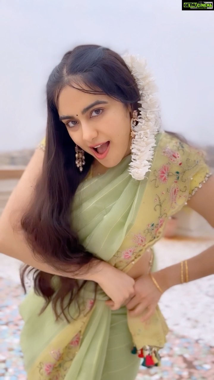 Adah Sharma - 2.9 Million Likes - Slow motion waala romance ya fast fast ?🤡🤪🦌❤️ P.S. Ennoda opinion la slow and steady race win pannum for suspense , romance and action but for chemistry , physics and math always keep a fast sharp brain 😋🤪🐘🦌🐝🤓❤️ #100YearsOfAdahSharma #adahsharma #tumtum #dance
#dancereels #enemy 📸💇♀️@snehal_uk
💃@juhi.ali
Wearing @poonamdubeydesigns @kushalsfashionjewellery