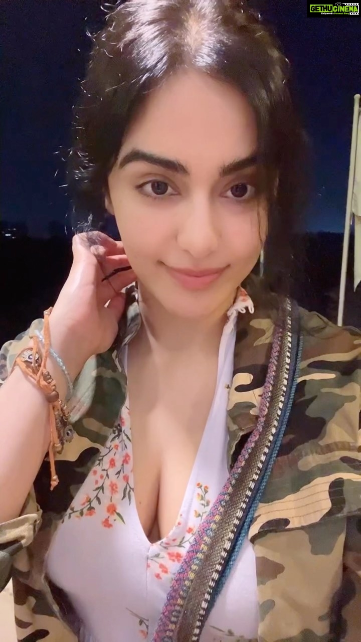 Adah Sharma Instagram - Lights ON or OFF ? Batti bujhaake ya jalaake? Meri kaunsi movie ka dialogue 🤐😜 #100YearsOfadahSharma #adahsharma P.s. some people are just not that bright … you know who you are if you don’t know you aren’t 🥲❤️🤡💩 . P.s. to the p.s. Deleted footage from Commando 3 : Tum bed pe left mein soenga ya right mein? Batti bujhaake ya jalaake