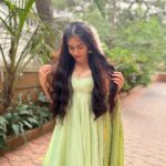 Adah Sharma Instagram - Gorilla ji has trouble choosing … help him please 🪲🦟🦗🤡 During mating the female praying mantis bites off the males head and then devours his corpse for nourishment… Wearing @anjanabohra_official 💆‍♀️ @snehal_uk 💃 @juhi.ali Makeup @adah_ki_radha #100yearsOfAdahSharma #adahsharma