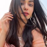 Adah Sharma Instagram - Nose Pin No ?nose pin Yes? (Better be yes I’m wearing one {not this one} for a role 🤫🤐) I have some Coal puns but maybe they are too Kohl for this post hahaa 😎🤓🖤🐞🐼#100YearsOfAdahSharma #adahsharma