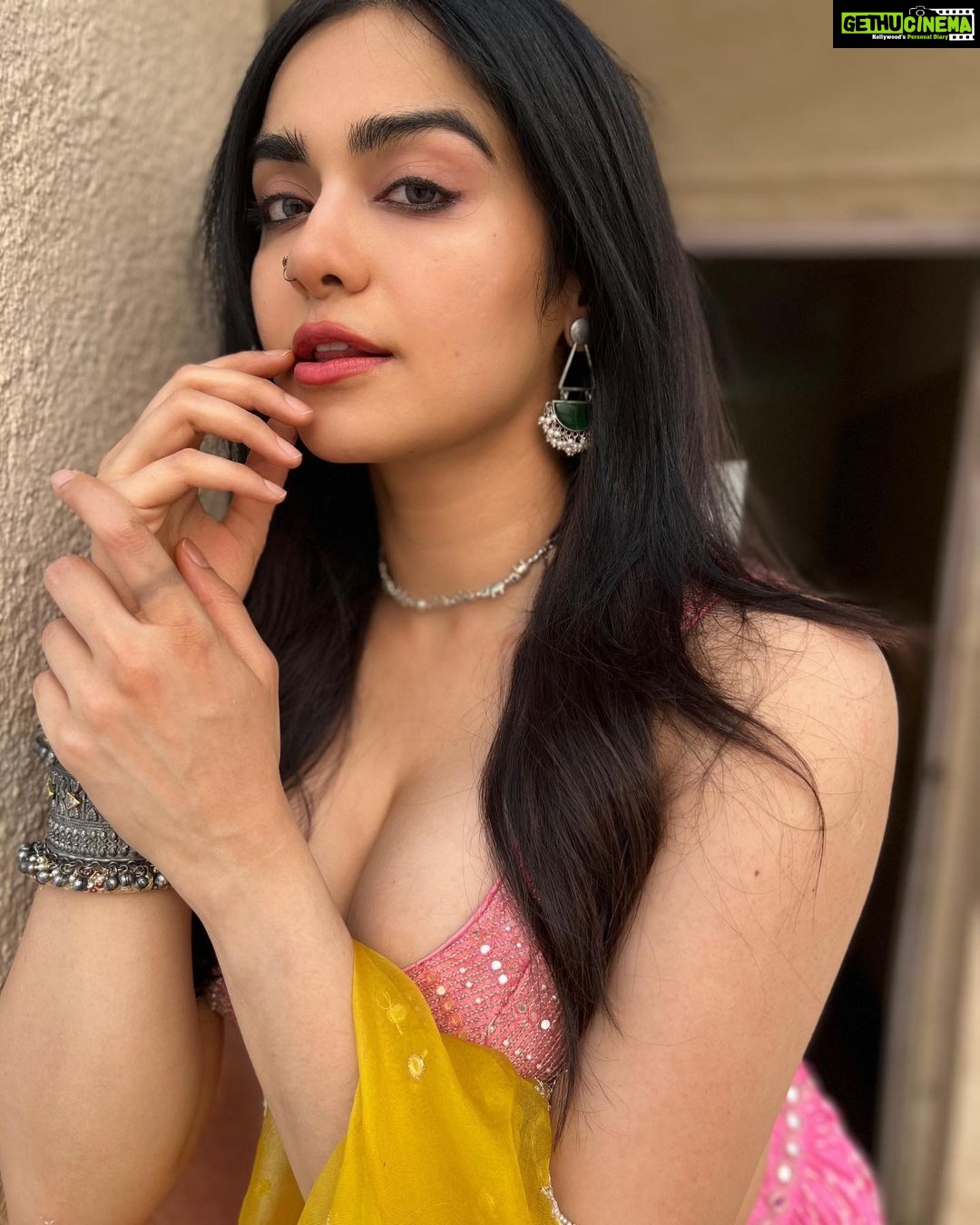 Adah Sharma Instagram - Iss look mein reel hojae? 🐘🐝🐿? 💆♀️ @snehal_uk 💃 @juhi.ali Wearing @anjanabohra_official @ #100YearsOfAdahSharma #adahsharma