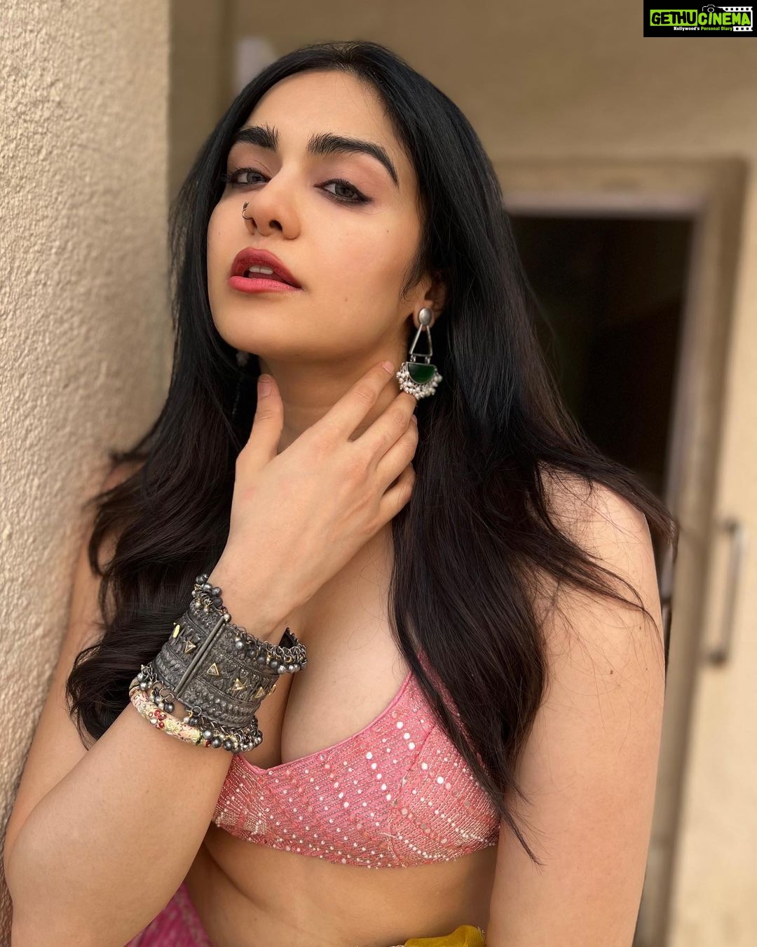 Adah Sharma Instagram - Iss look mein reel hojae? 🐘🐝🐿? 💆♀️ @snehal_uk 💃 @juhi.ali Wearing @anjanabohra_official @ #100YearsOfAdahSharma #adahsharma